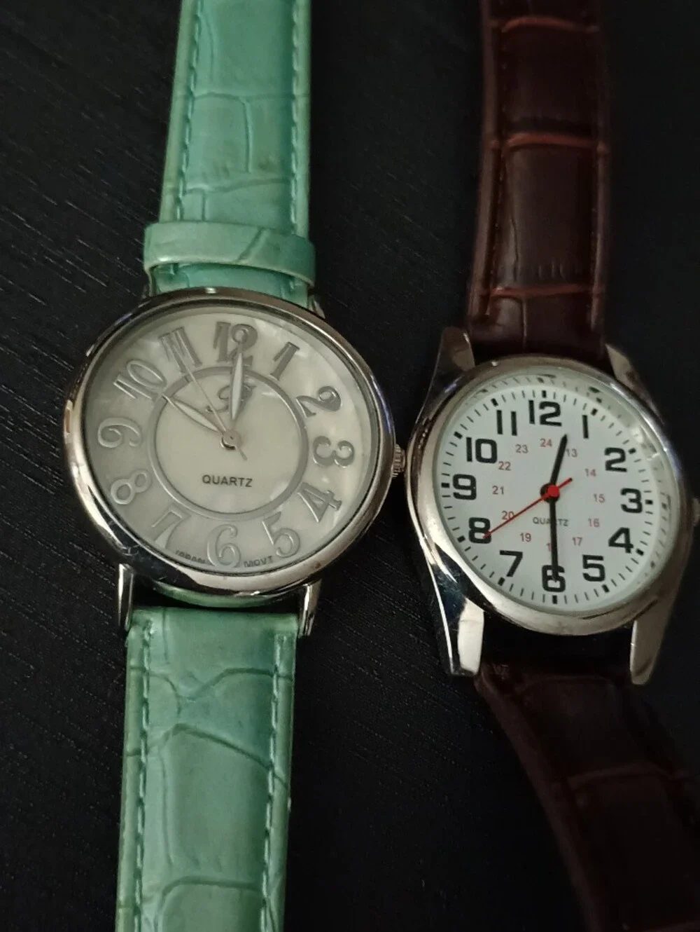 Vintage Quartz Ladies Mint Green Leather-Style Watch Needs Batteries